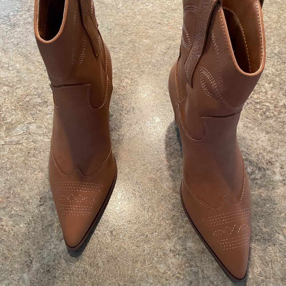 Western Faux Leather Tan Kitten Heel Boots Size 7 - Picture 3 of 3